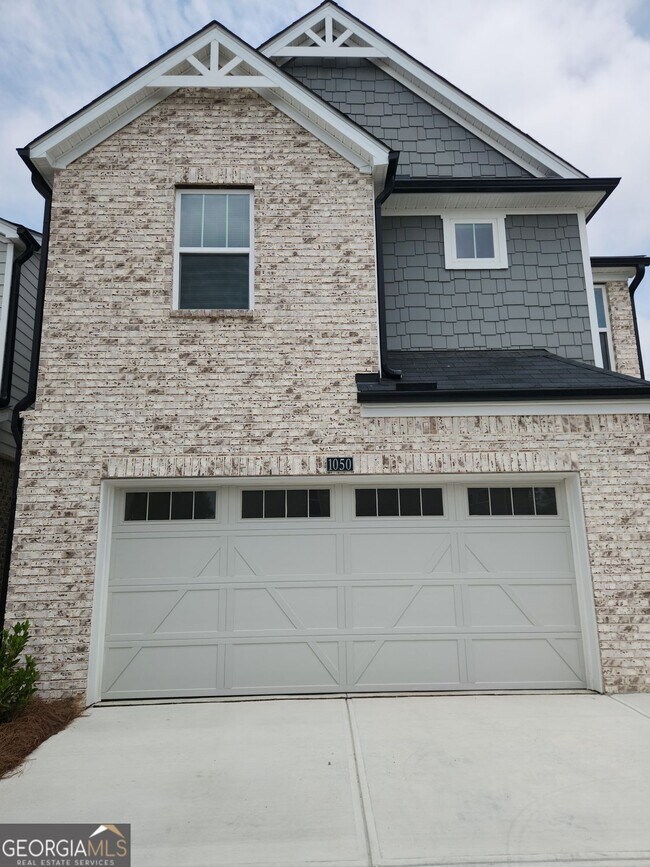 Building Photo - 1050 Sunny Lk Dr