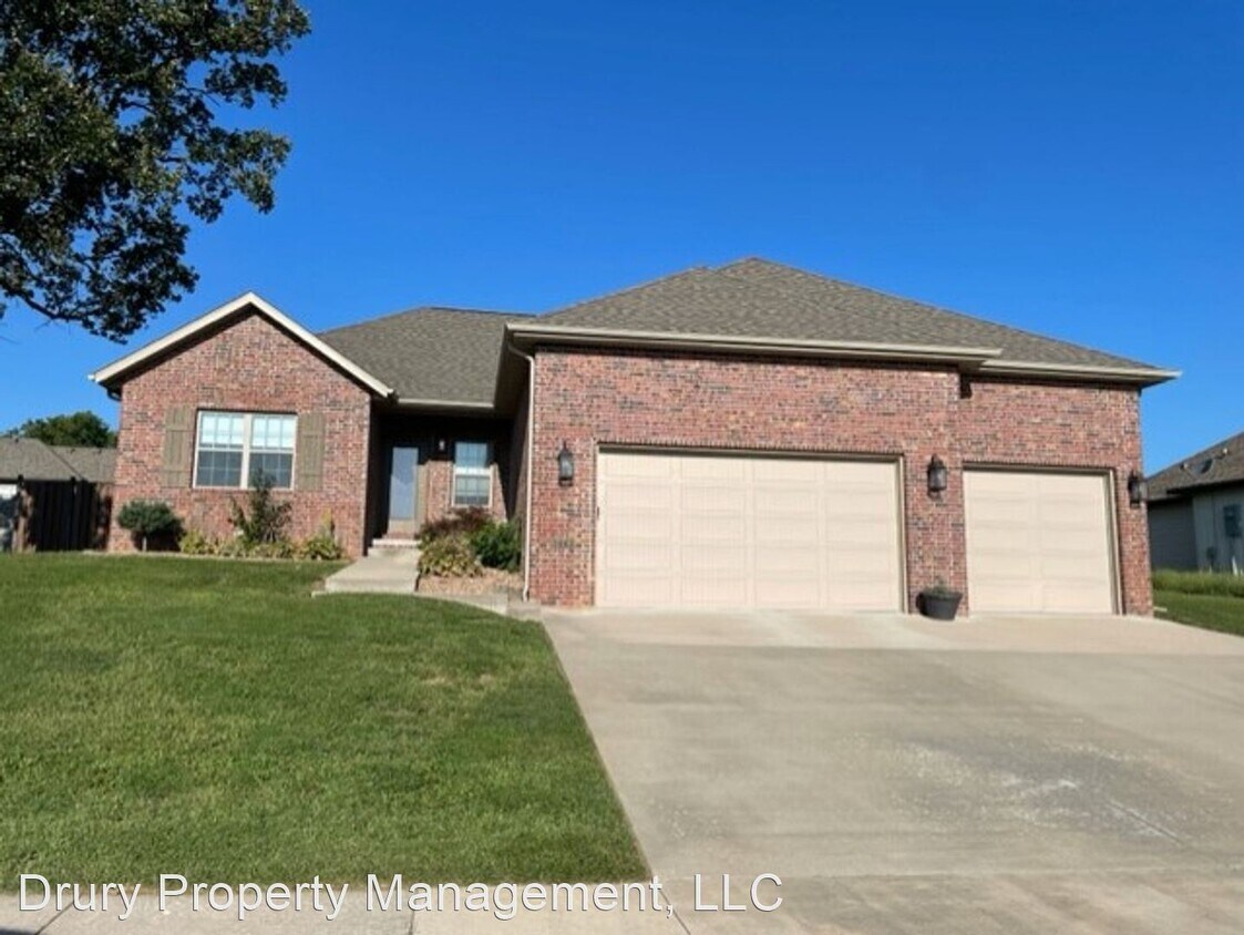 1443 N Opportunity Ave, Republic, MO 65738 House Rental in Republic