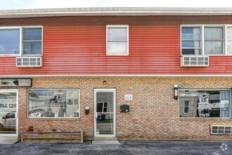 Building Photo - 11 Poplar St