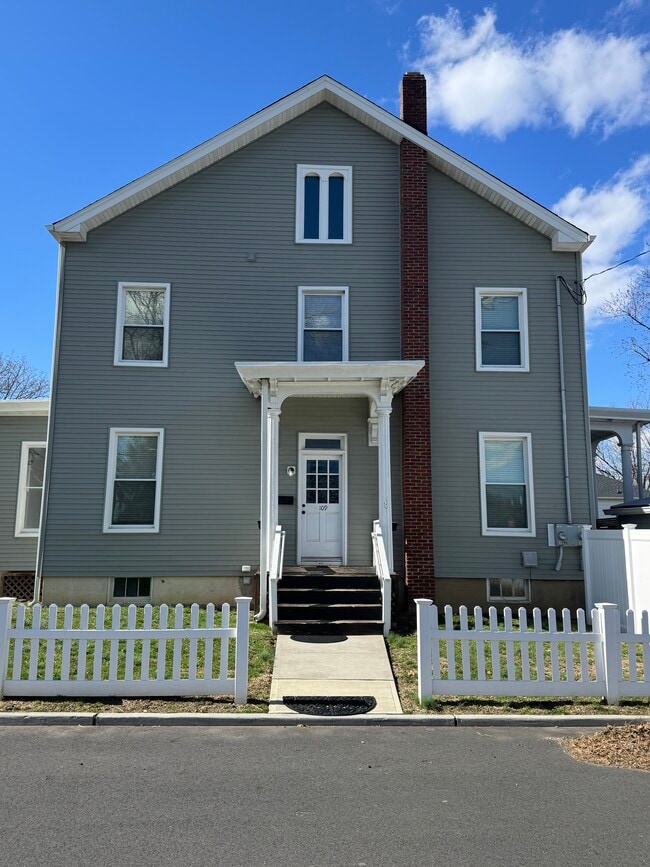 Building Photo - 109 S Pemberton Ave