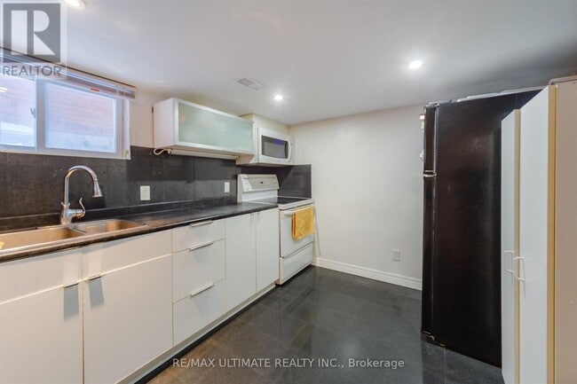 Building Photo - 46 Lorindale Ave
