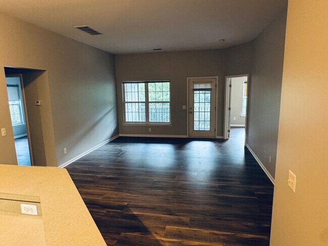 Sala de estar con porche con mosquitera - 2838 S Knightsbridge Cir