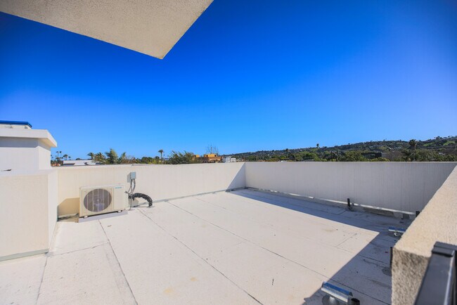 Foto del edificio - 2811 S Cloverdale Ave