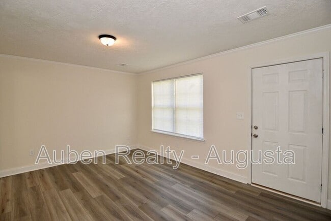 Foto del edificio - 1924 Roberson Rd