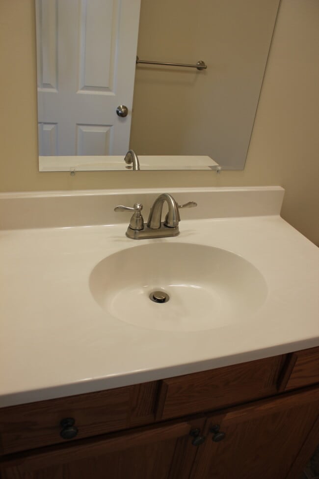 Building Photo - ****$500 OFF FIRST MONTHS RENT****3 Bedroo...