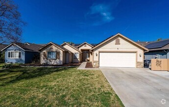 Building Photo - 562 W White Oak Dr