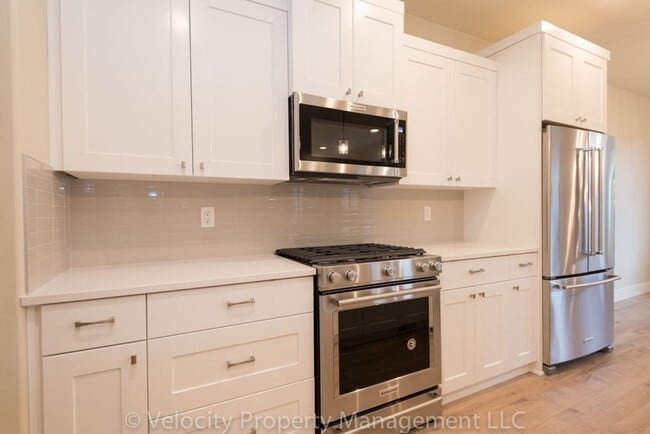 Building Photo - Townhome with Primary Bedroom on the Main ...