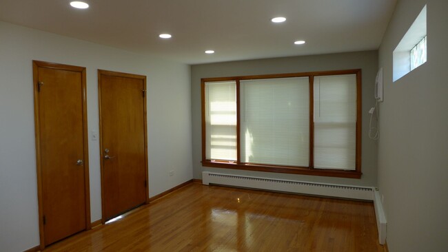 Building Photo - 7430 W Diversey Ave