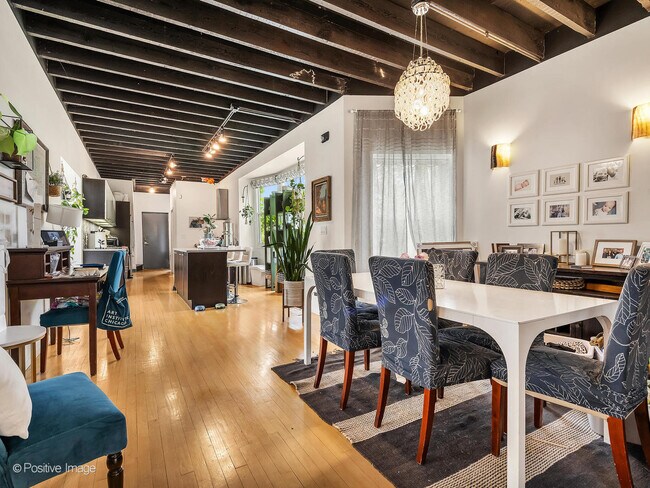 Foto del edificio - 3524 W Adams St