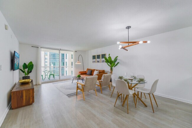 Foto del edificio - 1 SE 12th St