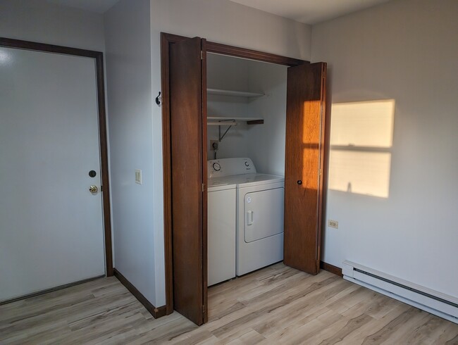 Building Photo - 384 South St