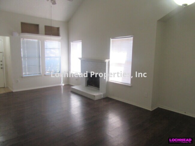 Building Photo - ******2 BEDROOM DUPLEX IN DALLAS*****