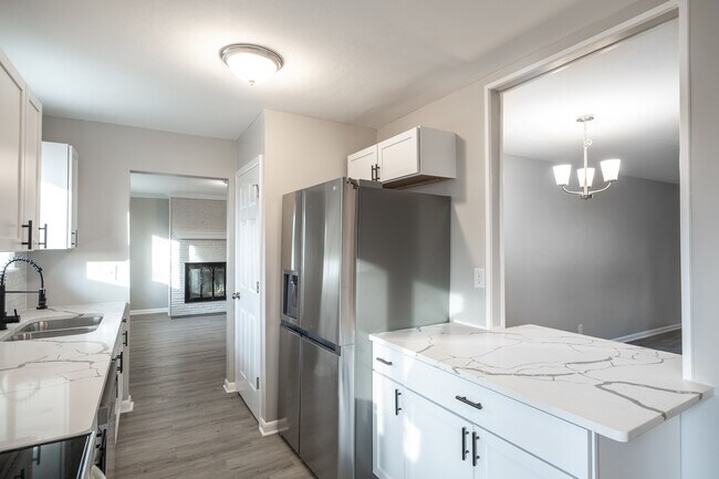 Foto del edificio - 420 Stoneybrook Dr
