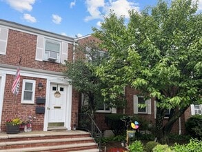 Building Photo - 72-31 Little Neck Pkwy