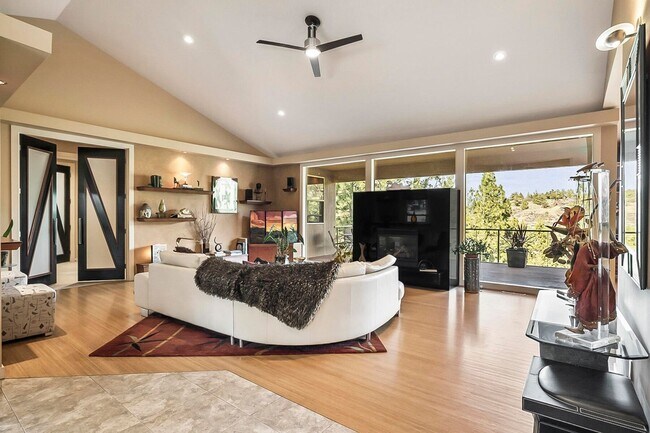 Foto del edificio - 3560 NW Braid Dr