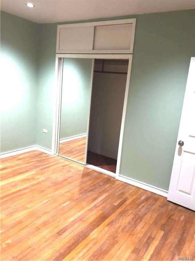 Foto principal - 94-36-94-77 77th St