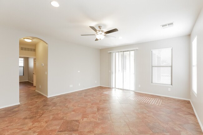 Foto del edificio - Beautiful 3-Bedroom Home with 2-Car Garage