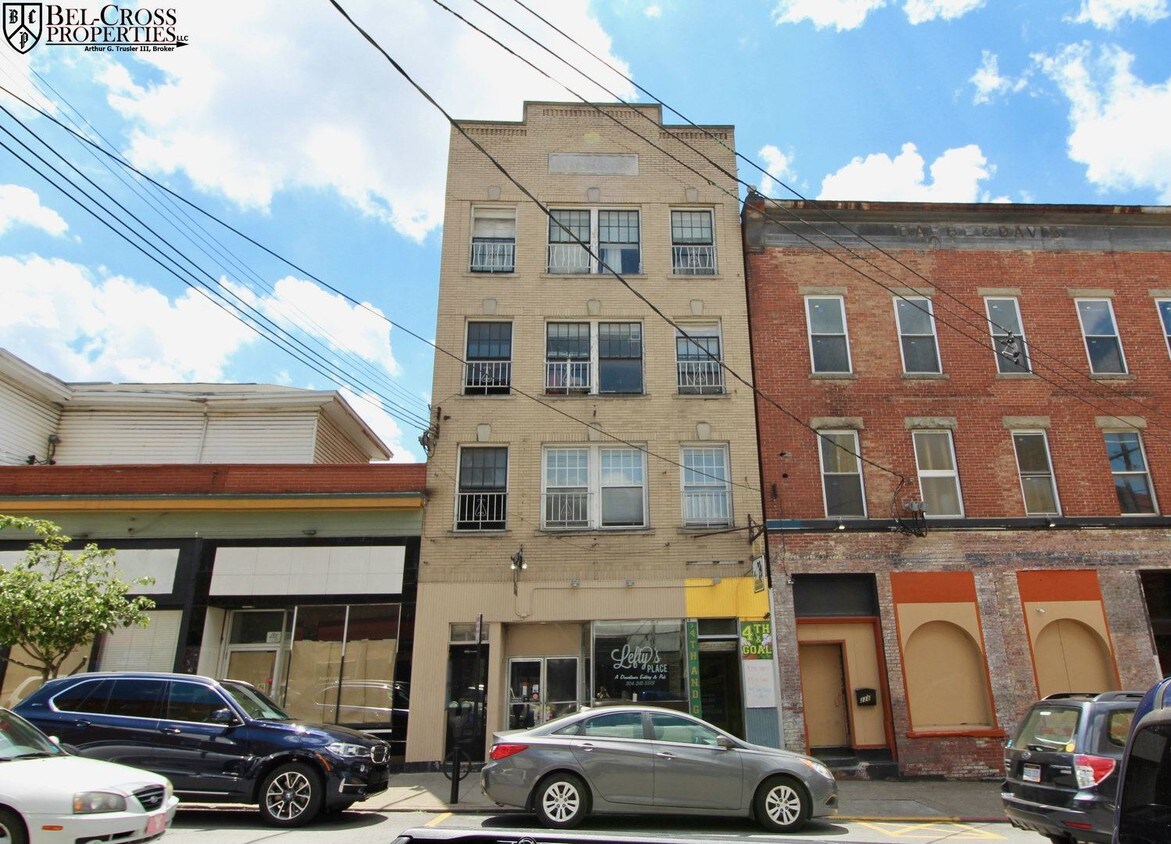 238 Walnut St, WV 26505 Room for Rent in WV