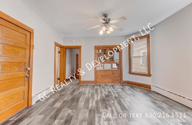 Building Photo - 2519 N Hamlin Ave