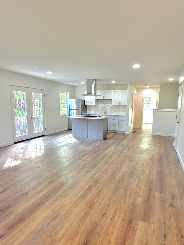 Foto del edificio - 6386-6386 Shelton Ct