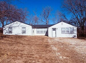 Building Photo - 8622 Walker Ave