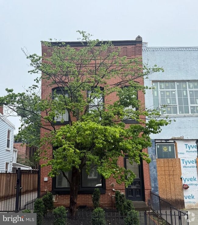 Building Photo - 710 E St SE