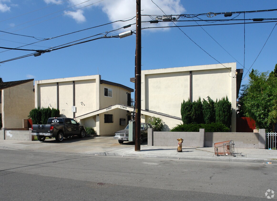 Building Photo - 13941-13951 La Pat Pl