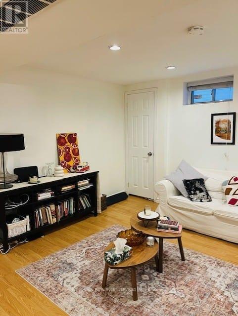 Photo du bâtiment - 5335 Flatford Rd