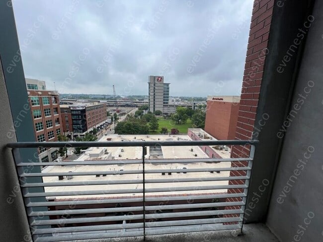 Building Photo - 315 Rock St