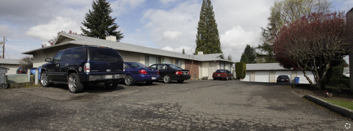 Building Photo - Stoneridge Duplexes