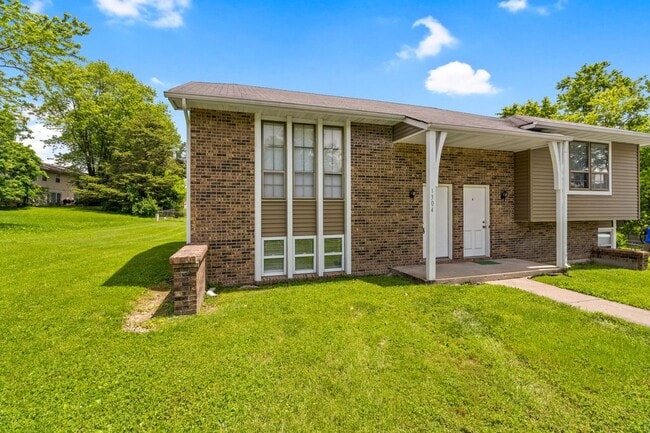 Building Photo - 1304 Essex Ct