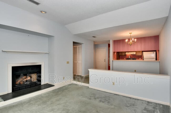 Building Photo - 222 Oakwood Ct