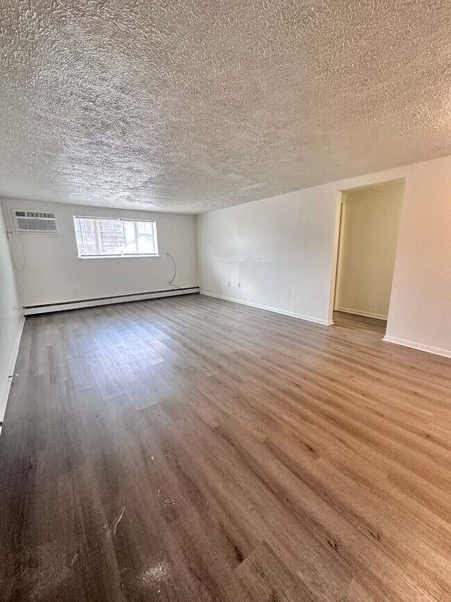 Foto del edificio - 2 Bedroom and 1.5 Bathroom Apartment in Beaver PA!