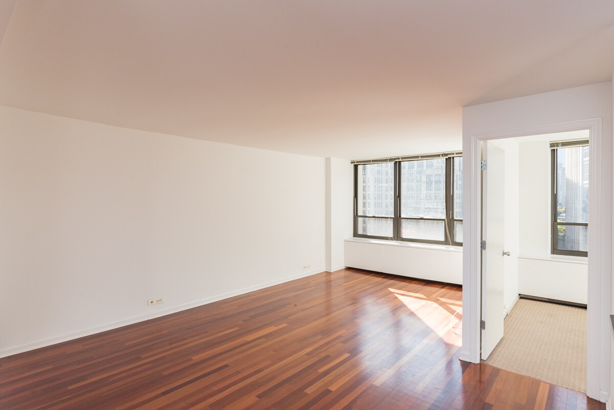 Primary Photo - 222 E Pearson St