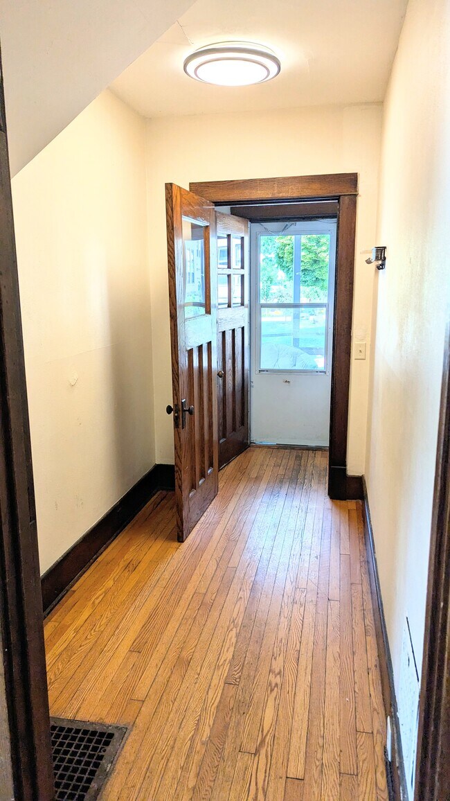 Entrada privada - 308 S Broom St