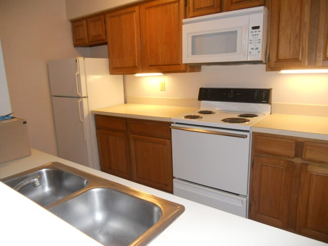 Building Photo - 2300 Lowell Dr