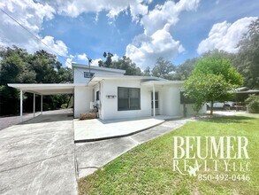 Building Photo - 632 Edgewater Dr