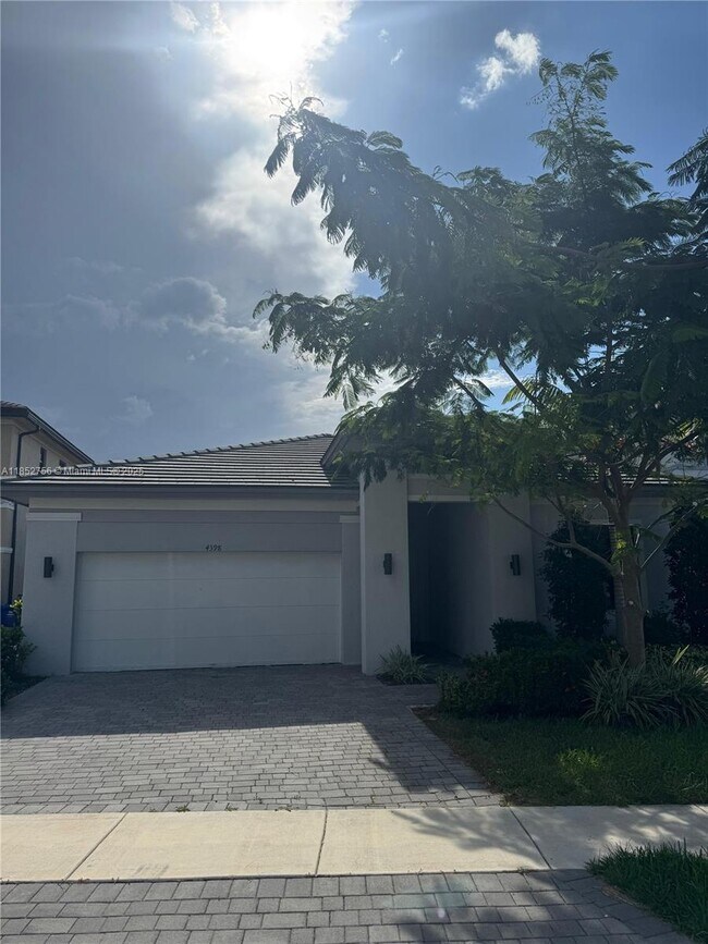 Building Photo - 4398 SW 173rd Ave