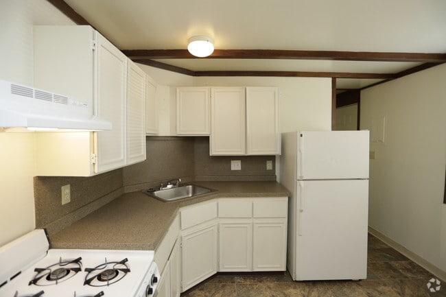 2BR, 1BA - 1305 SF - Parvin Estates