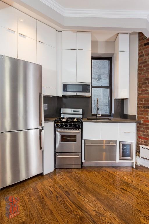 Building Photo - 248 Mott St
