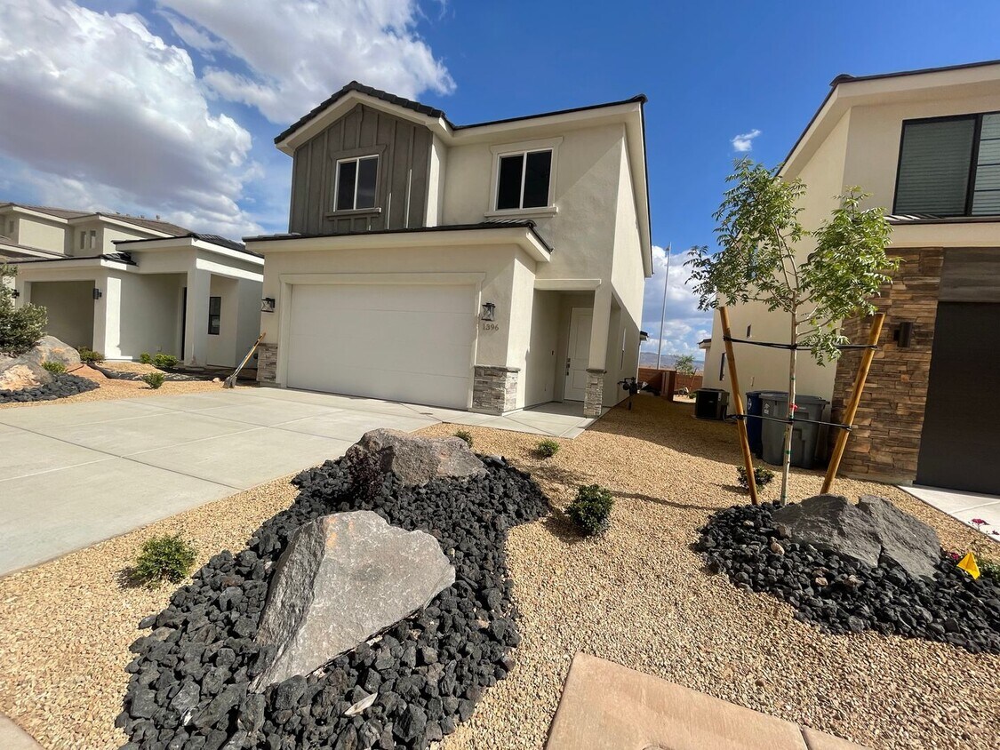 Foto principal - FOUR BEDROOM!!! White Trails Home!!!