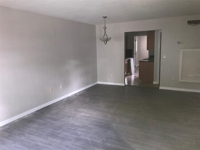 Building Photo - 517 S Hyer Ave