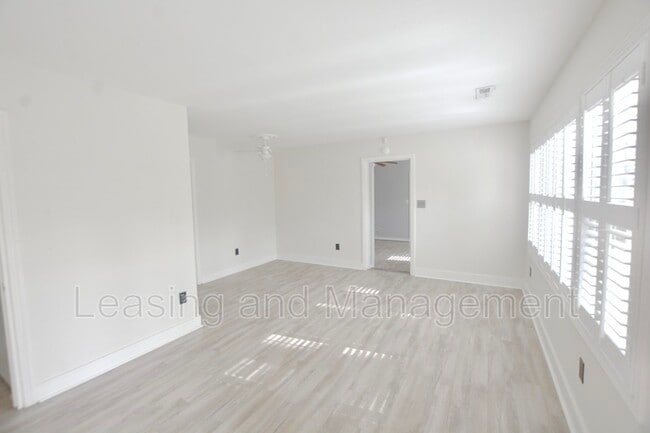 Photo - 2 Rosedale Dr House