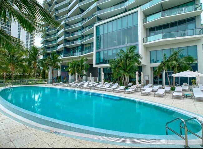 Foto del edificio - 460 NE 28th St