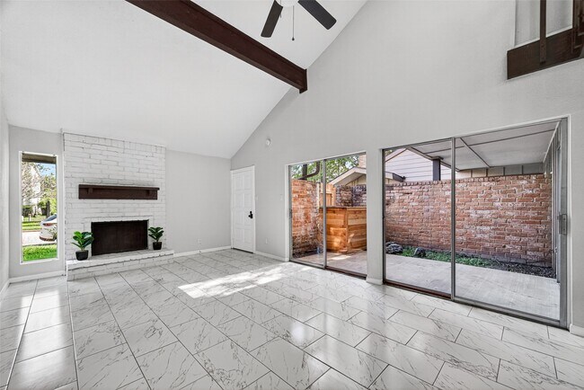 Foto del edificio - 8046 Ellinger Ln