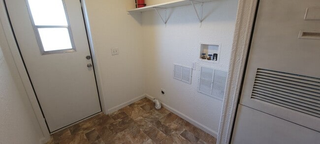 Building Photo - 3 Bedroom 2 Bathroom Fernley Home