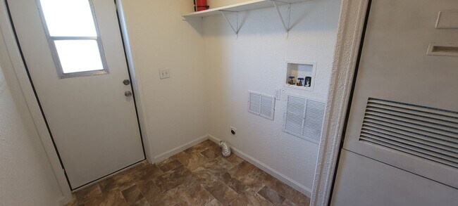 Foto del edificio - 3 Bedroom 2 Bathroom Fernley Home
