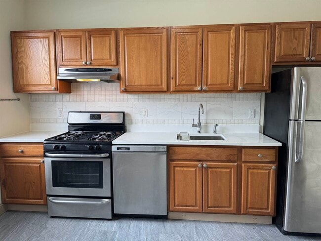 Building Photo - 598 67th St