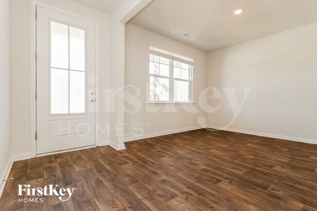 Building Photo - 385 Azore Way