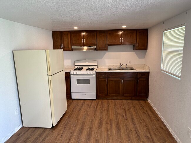 Kicthen - 817 E Monroe Ave